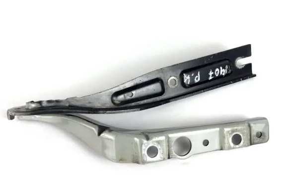 Engine bonnet/hood hinges
