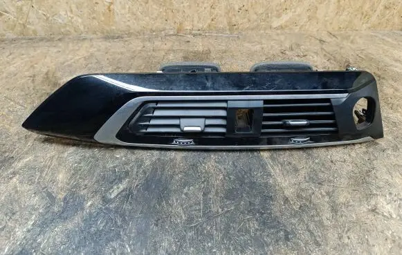 BMW X4 G02 Dash center air vent grill 9371467 11916410 1252018