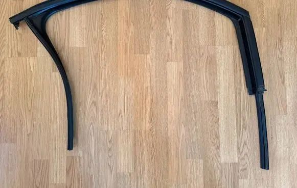 Volkswagen Touran III Rubber seal front door window/glass 5TA837432