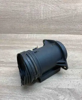 Volkswagen PASSAT B5 Mass air flow meter 074906461 71822101