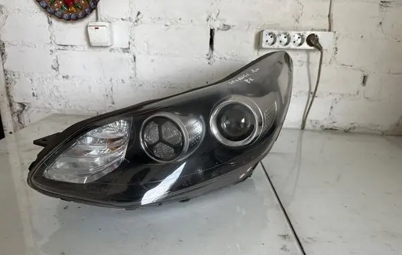 KIA Sportage Headlight/headlamp 92101F1040 09L046FD4 L009L046FD4