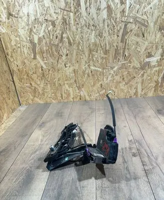 Opel Insignia B Front door lock 13597537