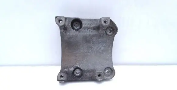 Honda CR-V A/C compressor mount bracket 