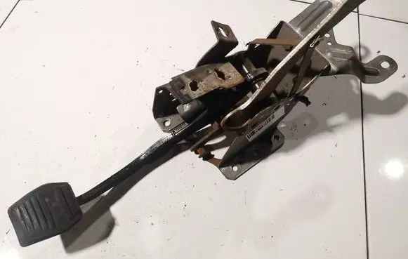 Ford Mondeo Mk III Clutch pedal 