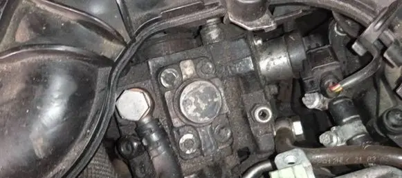 Audi A4 S4 B7 8E 8H Fuel injection high pressure pump