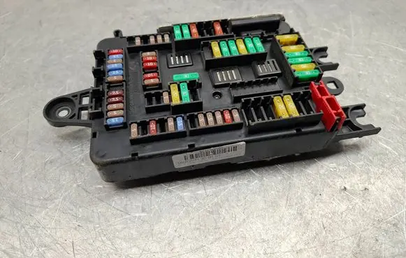 BMW X5 F15 Fuse module 6819651 681965101 6819652