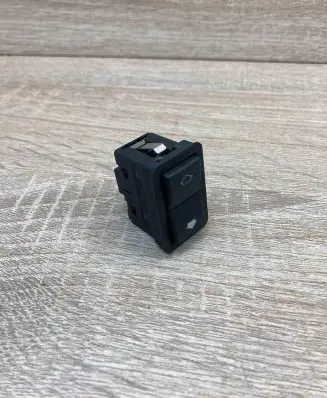 BMW 5 E39 Electric window control switch 8368974