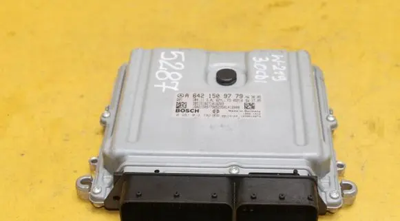 Mercedes-Benz CLS C219 Engine control unit/module ECU A6421509779