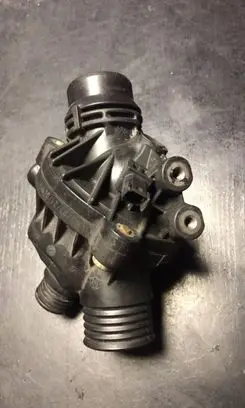 Thermostat/thermostat housing