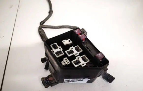 Toyota Avensis T220 Fuse box set 69983