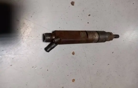 Volkswagen PASSAT B5 Fuel injector 028130201G