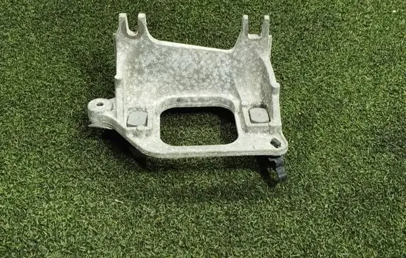 Opel Vivaro Gearbox mounting bracket 112228161R