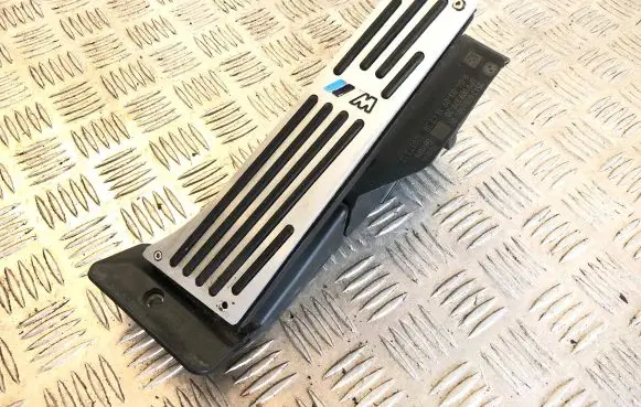 BMW 1 E81 E87 Accelerator throttle pedal 6PV00937920 6786589