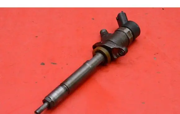 Peugeot 307 CC Fuel injector 0445110188