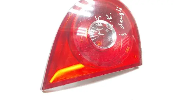Volkswagen Golf V Tailgate rear/tail lights 1K6945093E 028500102A 00018320