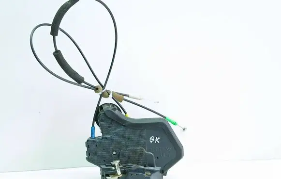Toyota Avensis T250 Rear door lock 