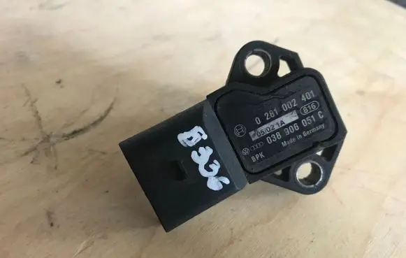 Audi A4 S4 B7 8E 8H Air pressure sensor 038906051C
