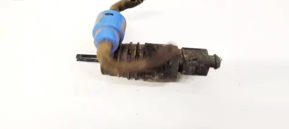 Volkswagen PASSAT B5 Windscreen/windshield washer pump 1J0973722