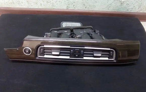 BMW 7 F01 F02 F03 F04 Dash center air vent grill 9115859 116116 6504003