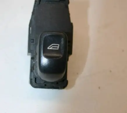 Volvo V70 Electric window control switch 8685288