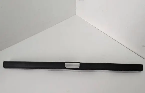 Trunk door license plate light bar