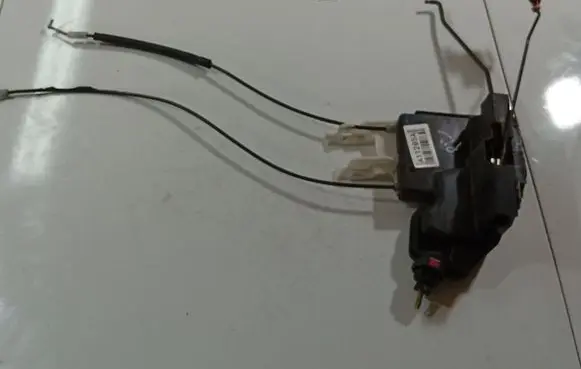 Hyundai Santa Fe Front door lock 
