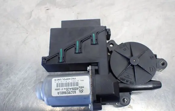 Volkswagen Polo IV 9N3 Front door window regulator motor 6Q2959801A