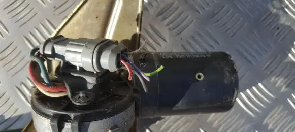 Renault 19 Wiper motor 0390246326