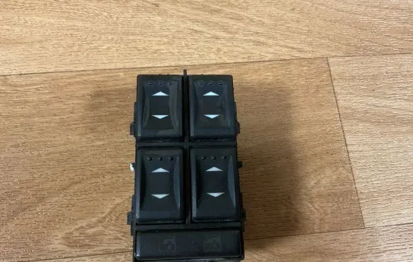 Ford Mondeo Mk III Electric window control switch 3S7T14A132BA 03163453