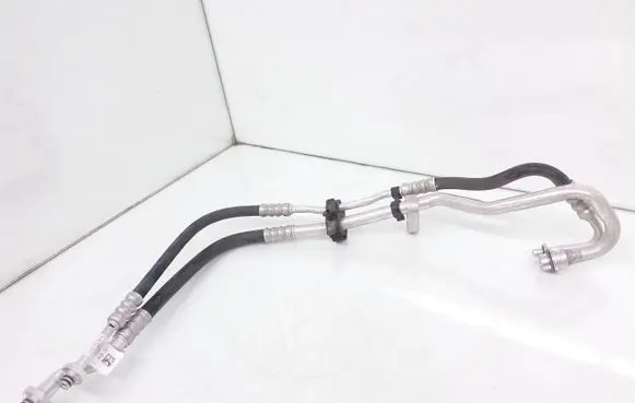 Land Rover Defender Air conditioning (A/C) pipe/hose L8B218D487CB