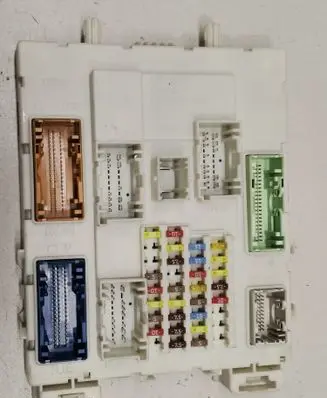 Ford Focus Fuse module F1FT14014 F1DT14A073DF