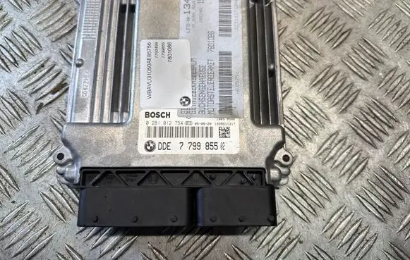 BMW 3 E90 E91 Engine control unit/module 7799855