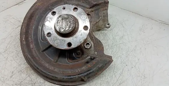 Rear wheel hub spindle/knuckle