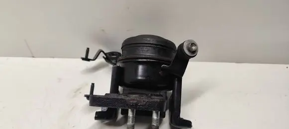 Engine mount bracket