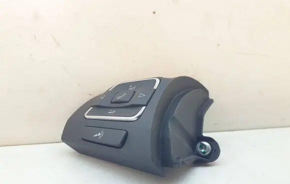 Steering wheel buttons/switches