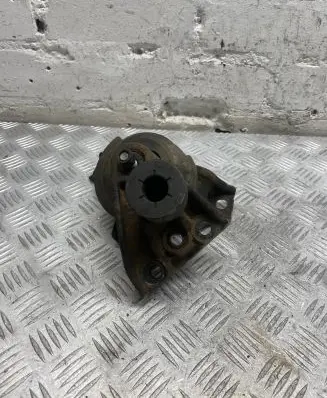 Hyundai Santa Fe Engine mount bracket