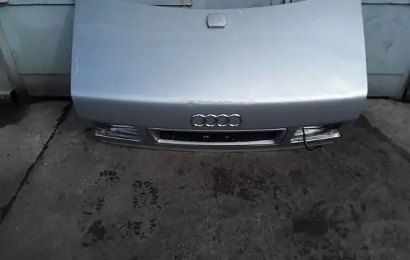 Audi A8 S8 D2 4D Tailgate/trunk/boot lid