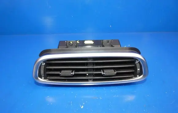 Fiat 500X Dash center air vent grill 