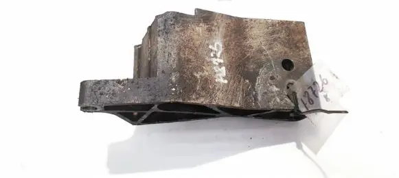 Volvo S80 Engine mounting bracket