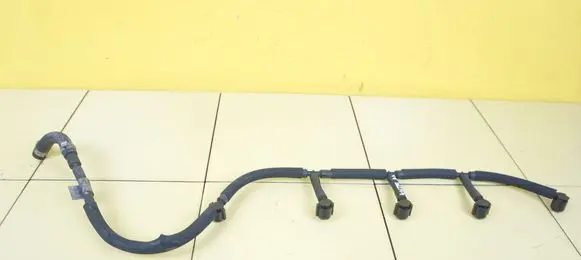 Volvo V70 Fuel line pipe 0445180003 D5204T2 PRZELEWY