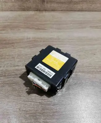 Toyota Corolla Verso AR10 Alarm control unit/module 081900F810