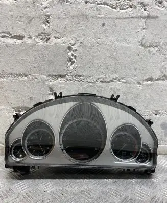 Mercedes-Benz E C207 W207 Speedometer (instrument cluster) A2129002010