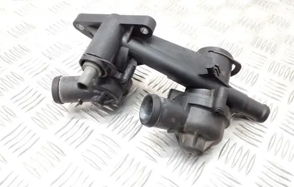 Volkswagen Golf V Thermostat/thermostat housing 03C121118C 03C121026G 03C121121C