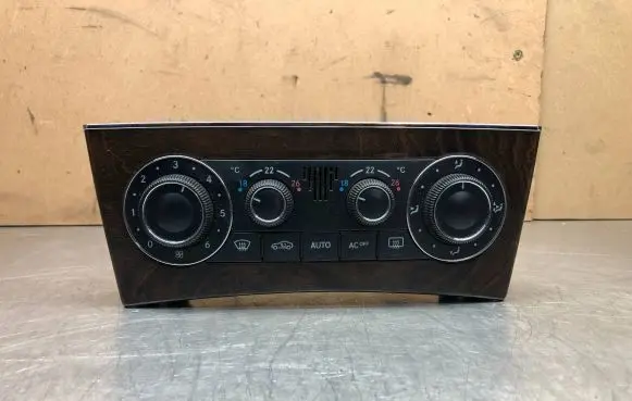 Mercedes-Benz C W203 Climate control unit A2038301785
