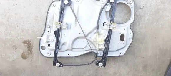 Volkswagen Caddy Front door manual window regulator 2K1837751CB