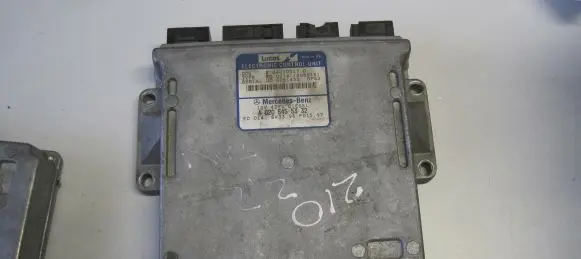Mercedes-Benz E W210 Engine control unit/module ECU A0205455332
