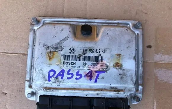 Volkswagen PASSAT B5 Engine control unit/module 038906019AJ