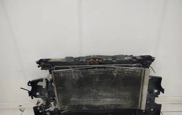 Renault Megane III Radiator support slam panel 