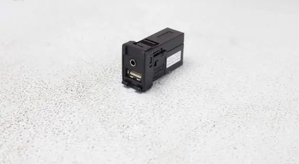 Toyota RAV 4 (XA40) USB socket connector 8619042040