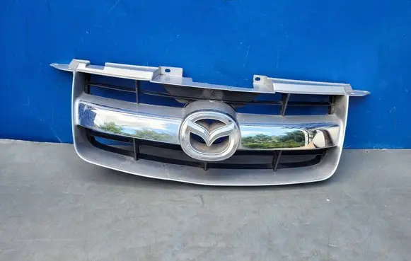 Mazda BT-50 Front bumper upper radiator grill UR5650711 UR5650712